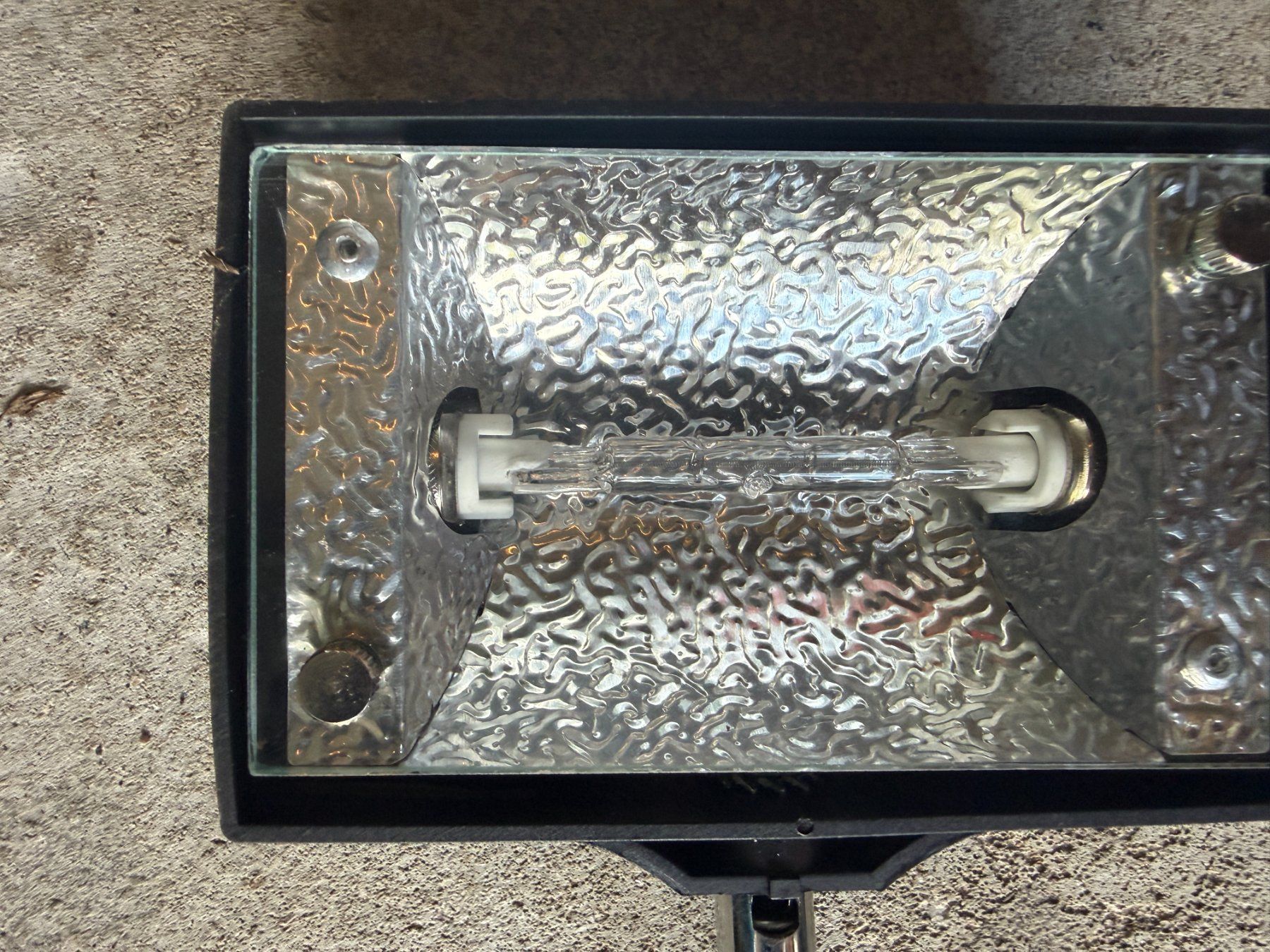 Lampade: 12 x Spot exhibition 150w orientable avec interrupteur – Usato da Founex venduto da MaevaMatahi 2
