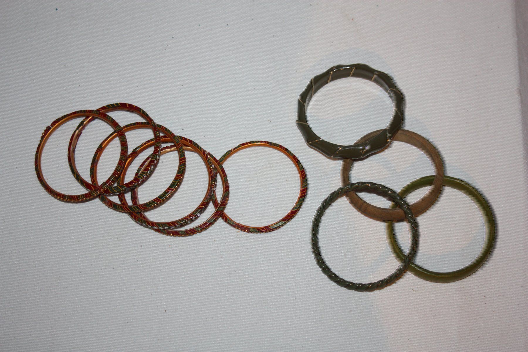 Bracciali & Braccialetti: 10 Armreifen, Modeschmuck – Usato da Oberwil BL venduto da Hesa41