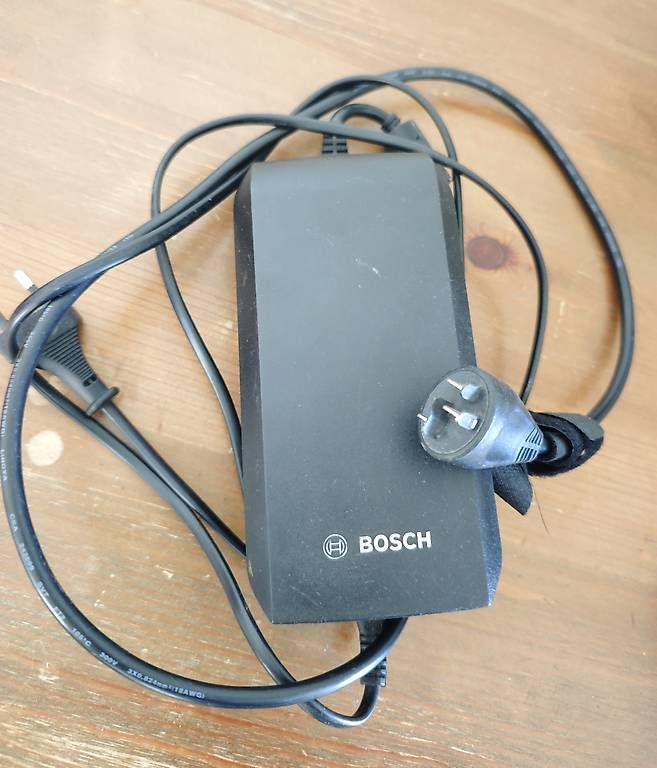 Ladegeräte: Bosch ladegerät für e-bike  – Gebraucht aus Chur von Edina1994 3