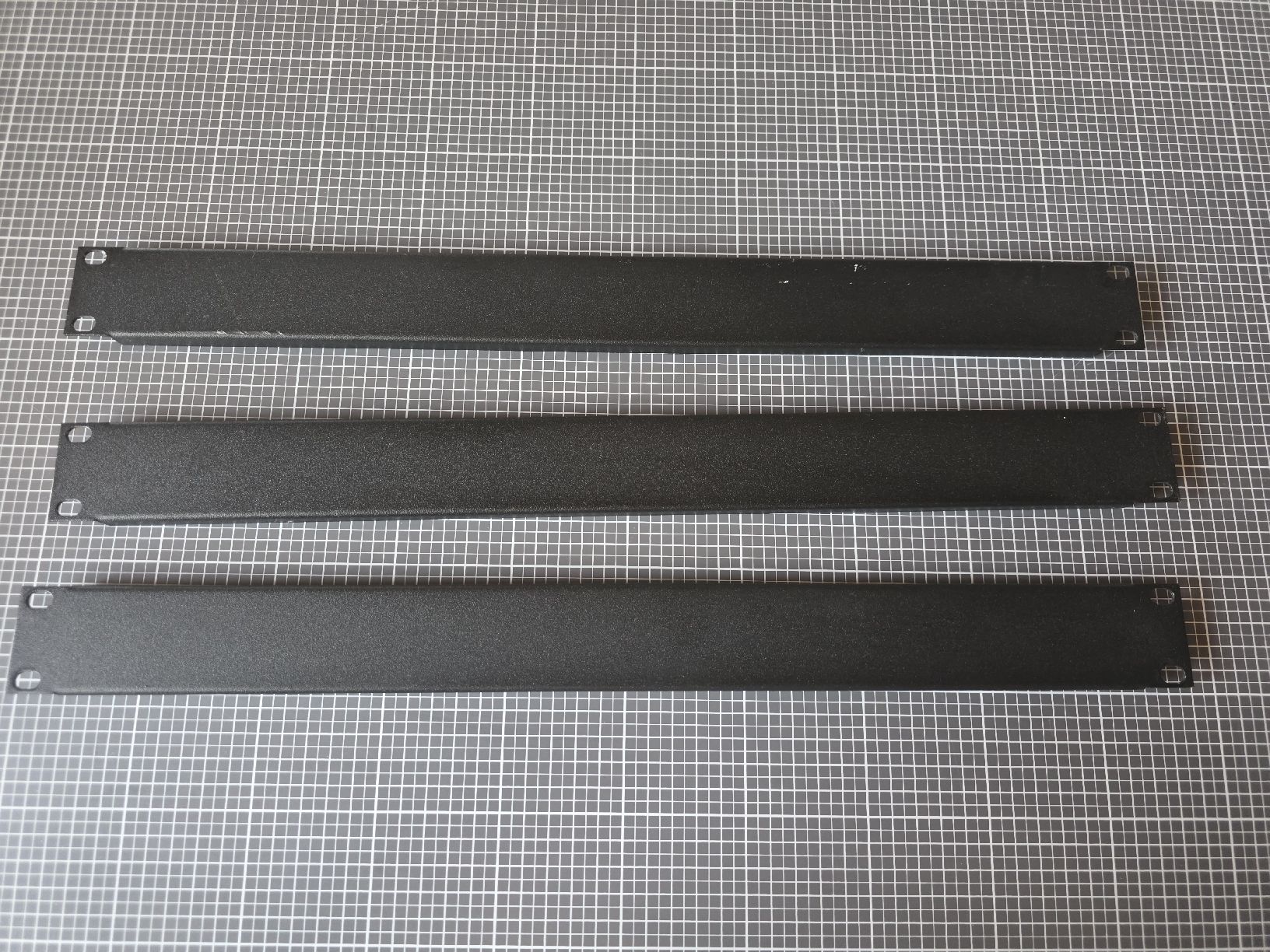 Altri accessori: 1HE 19" Rackblenden  – Usato da Uerzlikon venduto da Chalb0815 4