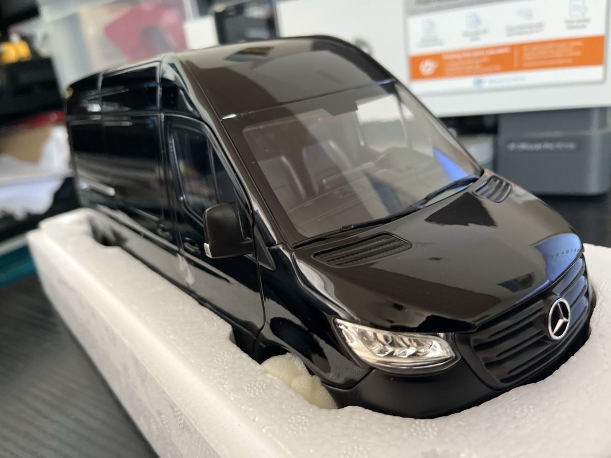 Norev Modellini d'auto: Mercedes Sprinter. 1:18 Norev – Nuovo e nell'imballaggio originale da Rümlang venduto da Papamoll4