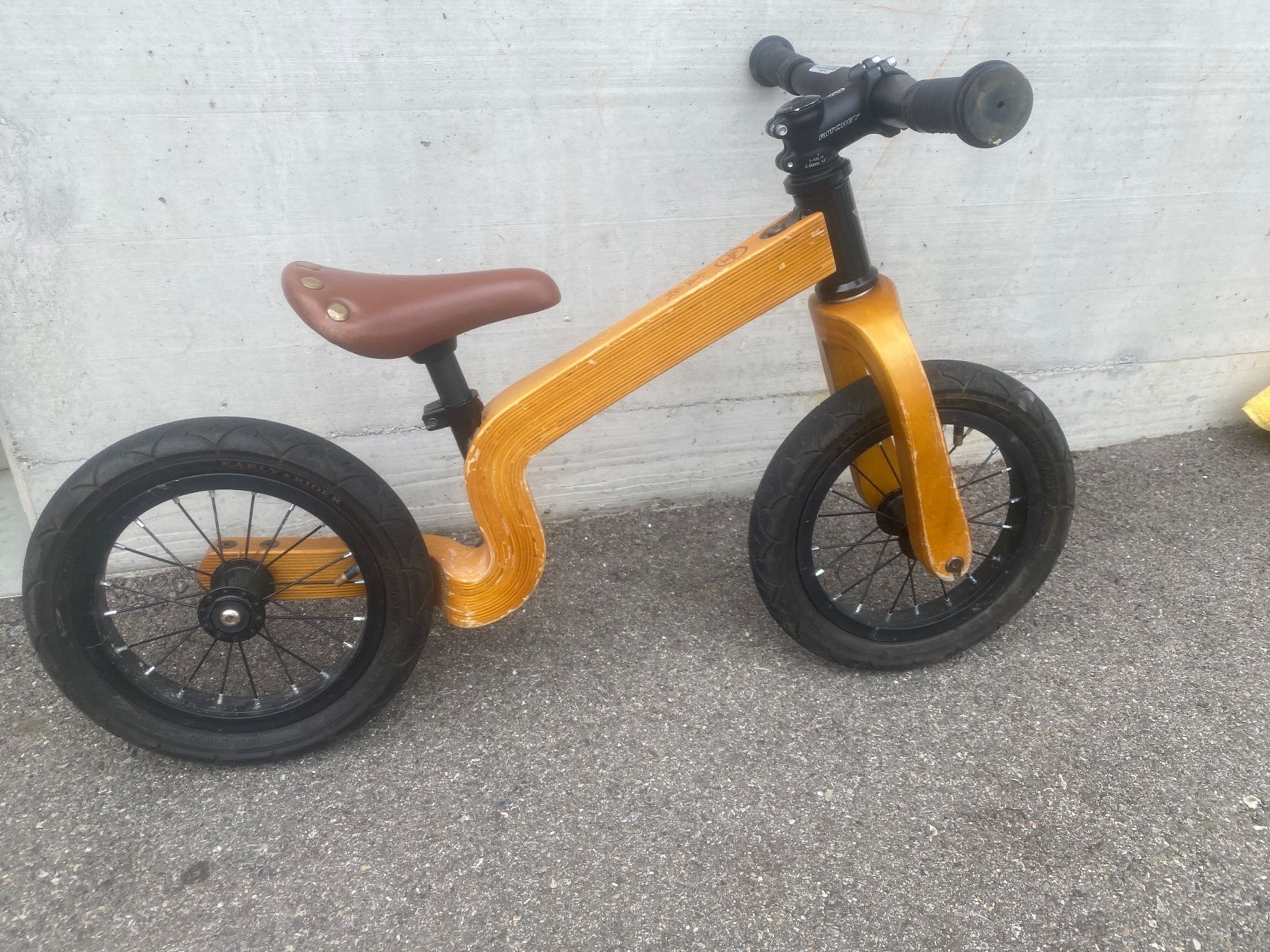 Véhicules pour enfants: Laufvelo aus Holz – D'occasion à Niederteufen par rah_wp2p