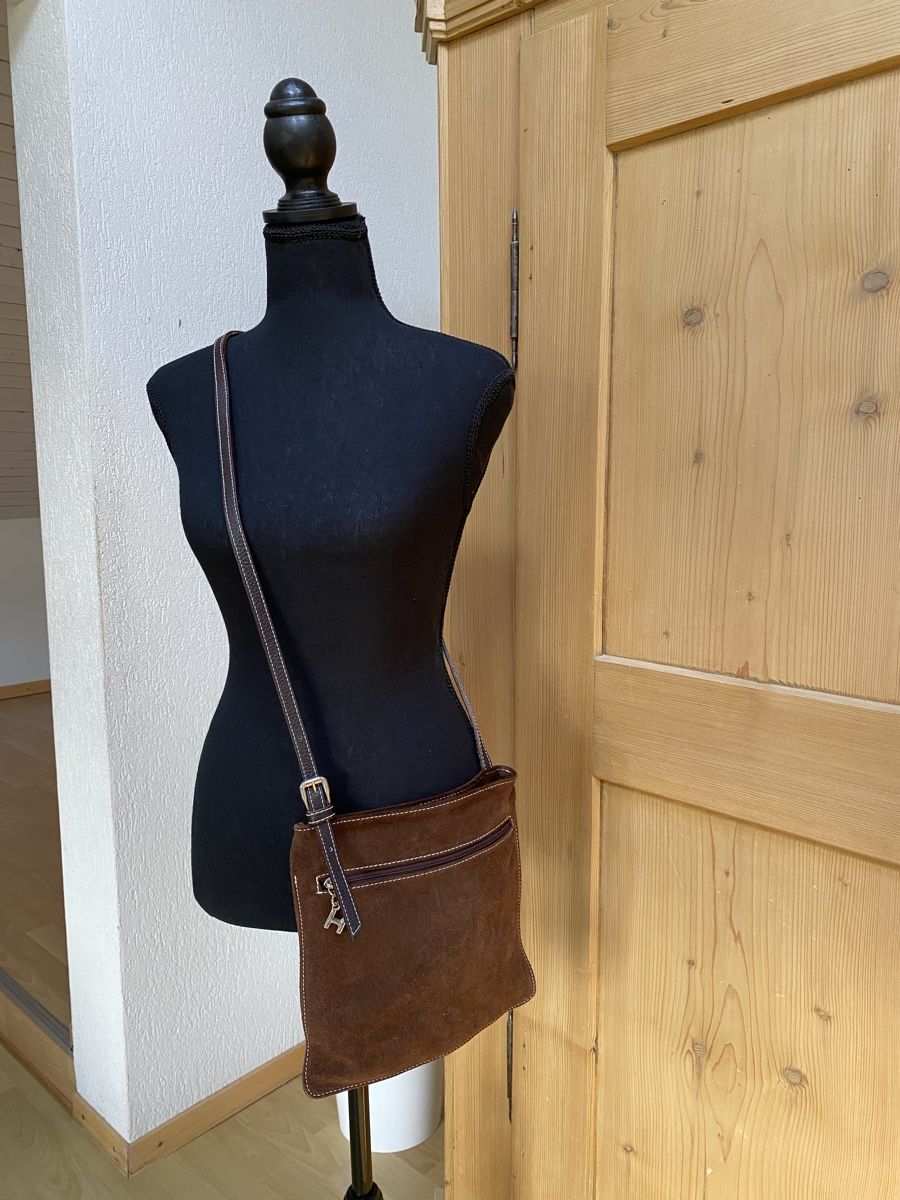 Borse da donna: Braune Wildledertasche, Umhängetasche – Nuovo (secondo la descrizione) da Buochs venduto da H16 1