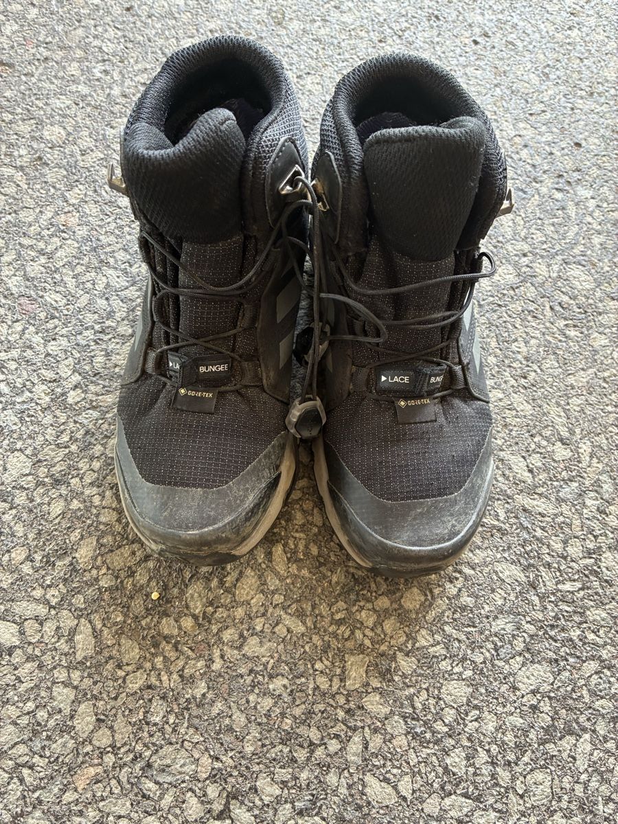 Adidas Chaussures hommes: Adidas Terrex Gr. 31 – D'occasion à Rapperswil SG par tol_bg92