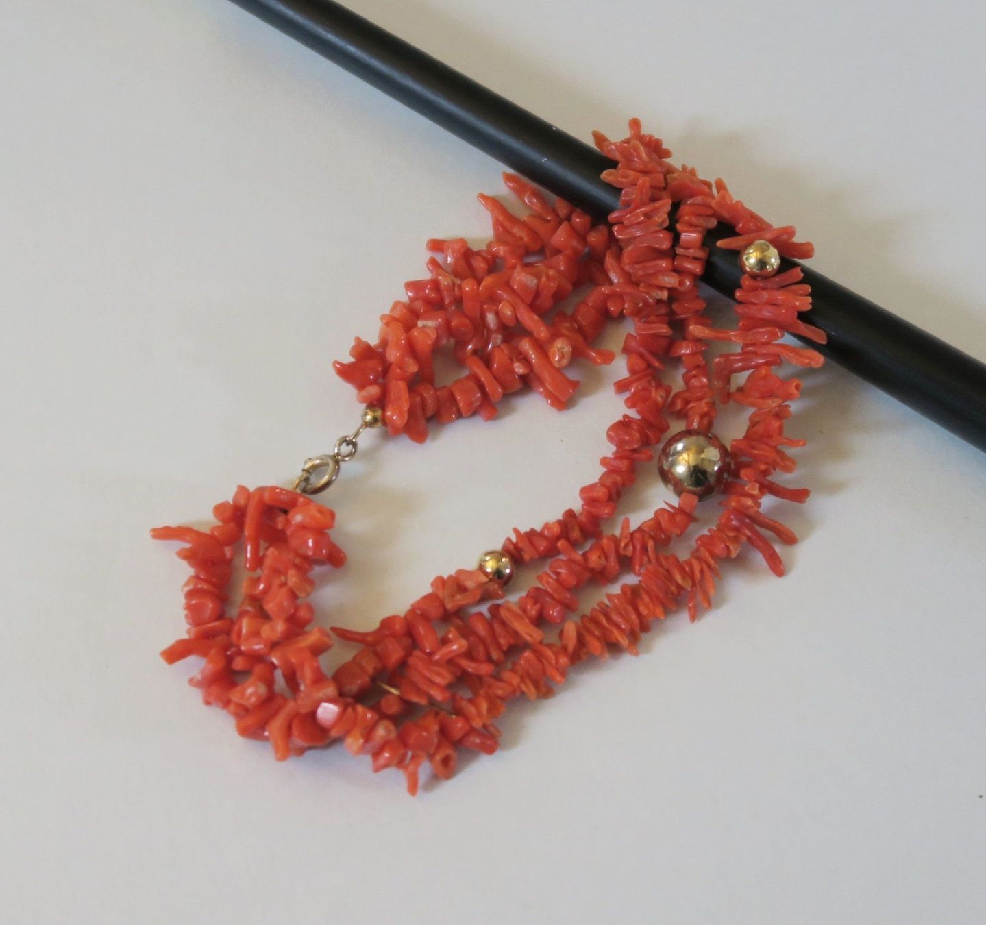 Armbänder & -reifen: Armband Koralle 3 Reihen – Gebraucht aus Brittnau von marlenestone