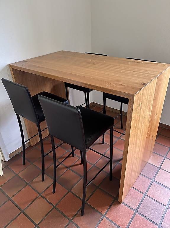 Set di tavolo e panche: Tisch / Bar Kombination – Usato da Hallau venduto da danheu