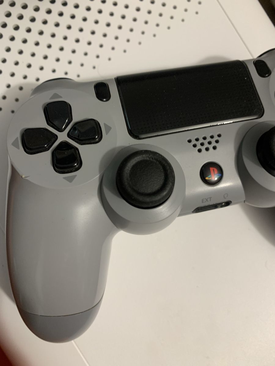 Sony Console: PlayStation Dualshock 4 20th anniversary edition – Usato da Zürich venduto da Gani