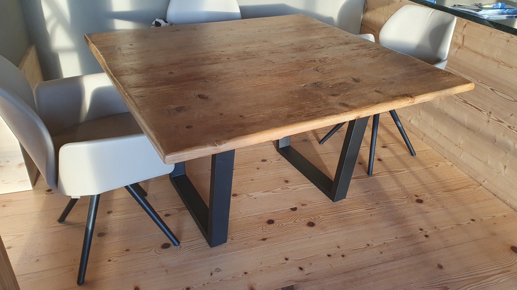 Tavoli: Massiver Esstisch antikes Holz – Usato da Kölliken venduto da Jonalu