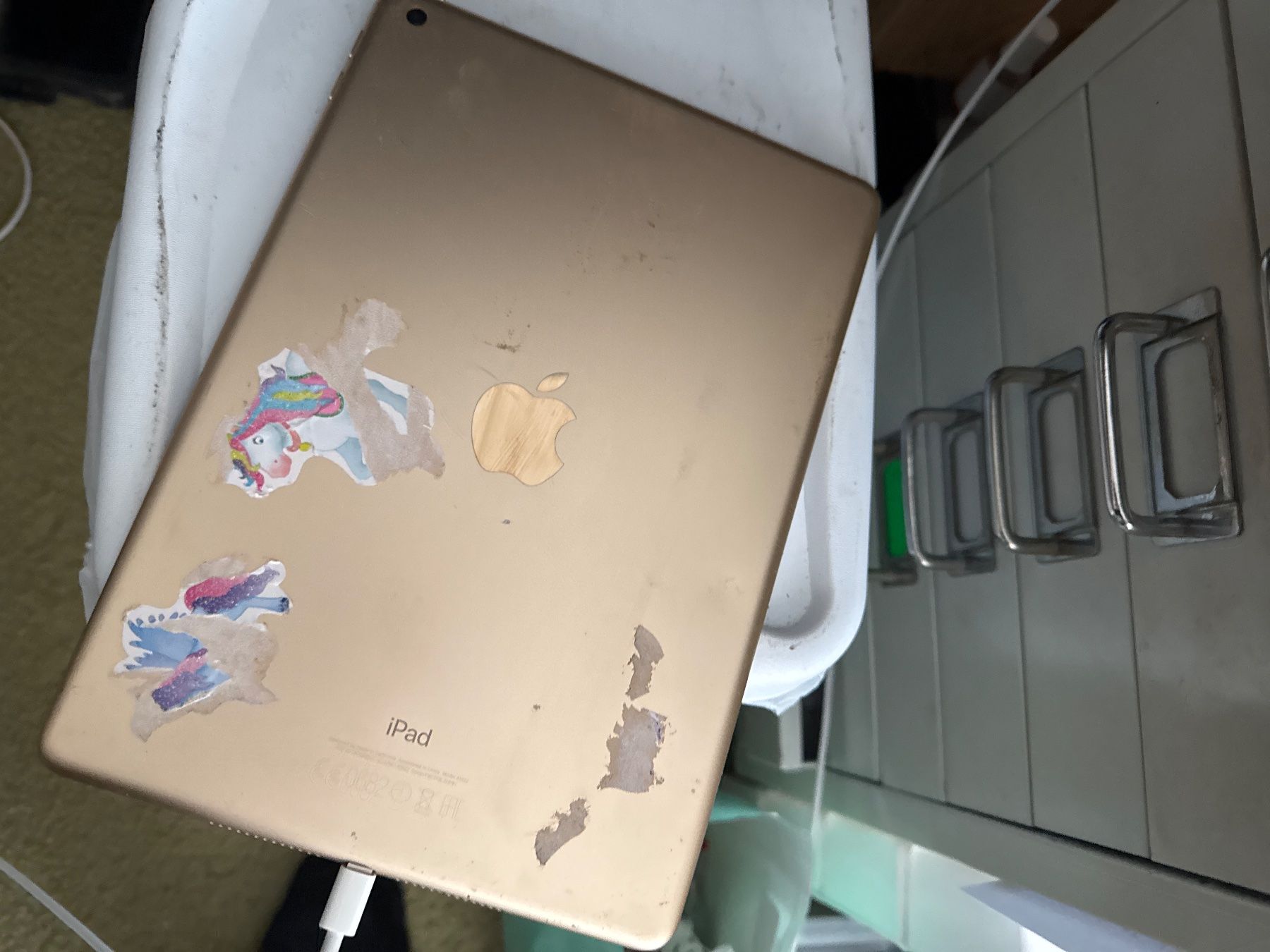 Apple Tablet PC: Ipad 5. Generation 128Gb - A1822 -  Top Zustand – Defekt aus Olten von HoYa01 2