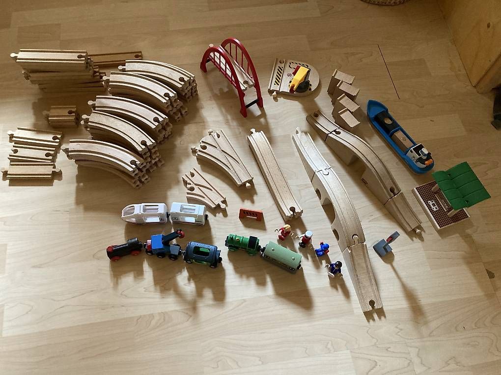 Brio Giocattoli: BRIO Set - 66+ Teile – Usato da Thunstetten venduto da Nkohler