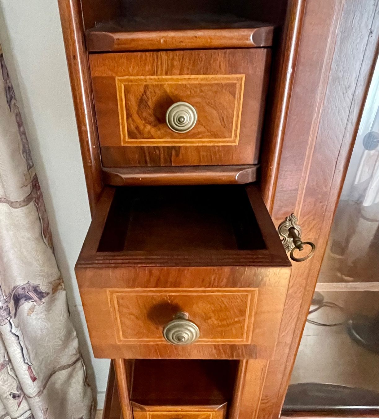 Vitrines: Antike/r Vitrine Schrank – D'occasion à Altdorf UR par zar_fcd6 5