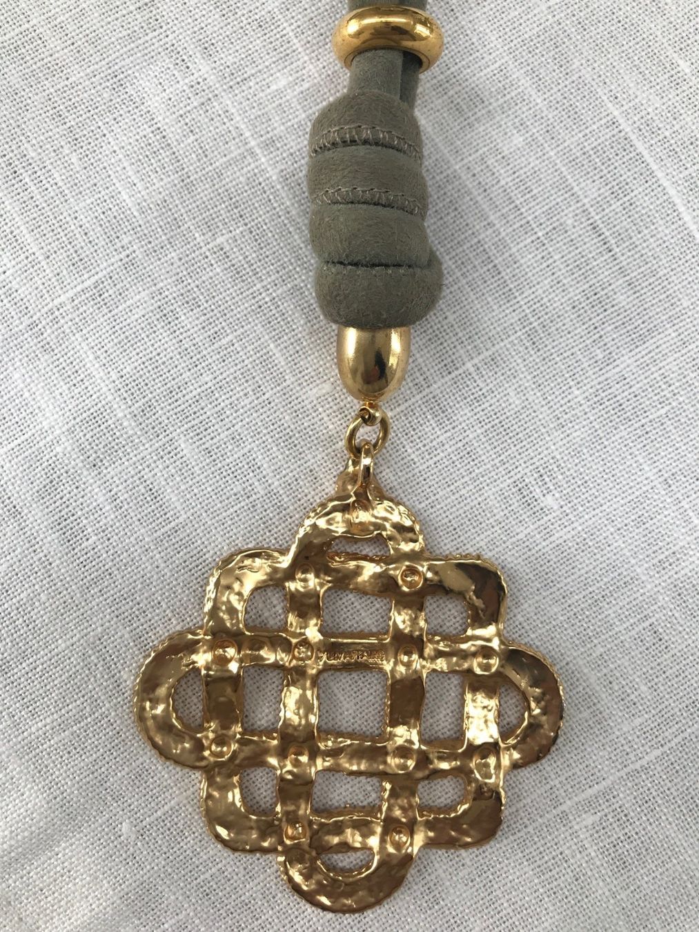 Ketten: Kette aus Velourleder mit Anhänger – Gebraucht aus Kilchberg von boudoir076 3