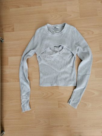 Langarmshirt mit coolem Dekoleteé, neuwertig, Grösse S, grau
