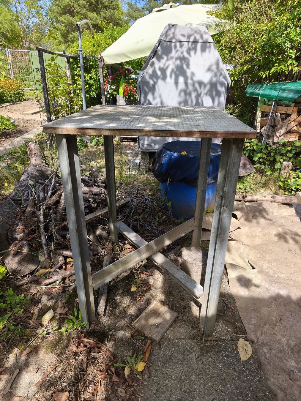 Tables: Gartentisch Metall gebraucht ca. 67x77x90cm – D'occasion à Reinach BL par MIL-HA