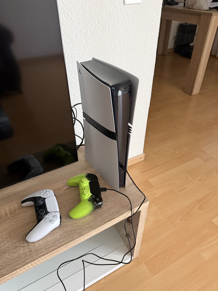 Sony Console: Sony PlayStation 5 pro zwei TB – Nuovo (secondo la descrizione) da Balgach venduto da sony811
