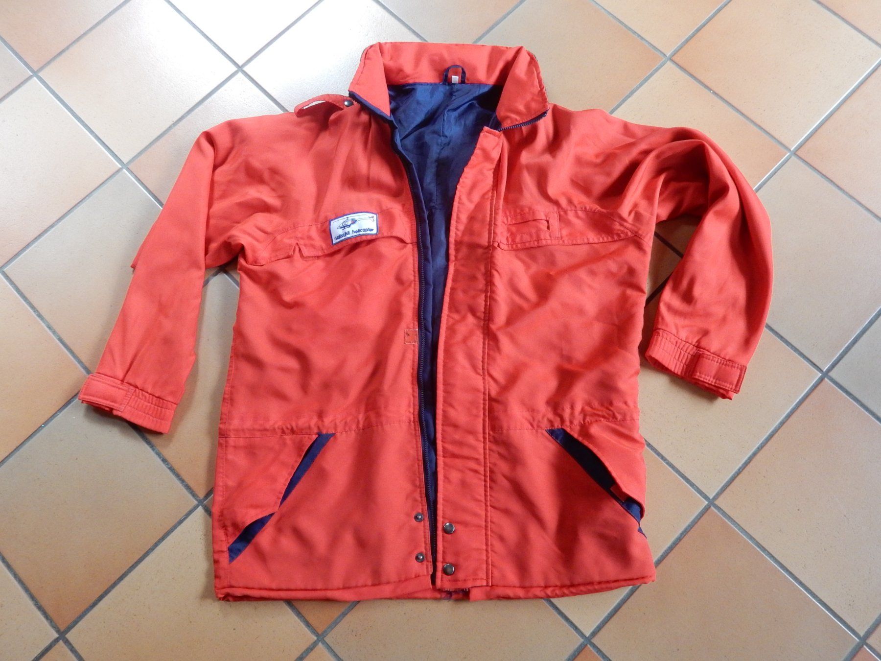 Giacche: Outdoorjacke mit Logo einer Helikopterfirma – Usato da Waldstatt venduto da Kananaskis1