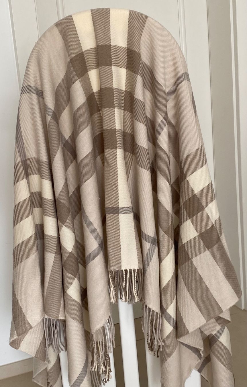 Burberry Sonstige Damenmode: Buerberry Cape/ Poncho – Gebraucht aus Triesen von vla_z6rh 1