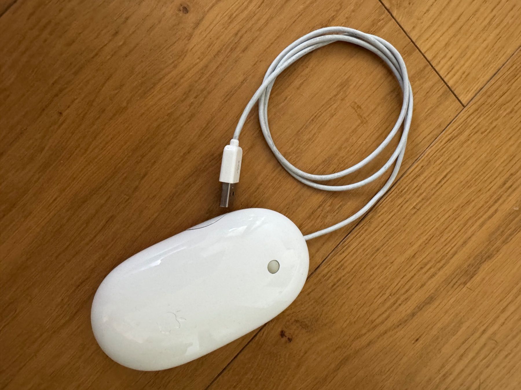 Apple Mouse: Apple Mighty Mouse A1152 Wire USB optical Maus – Usato da Zürich venduto da 1cut2