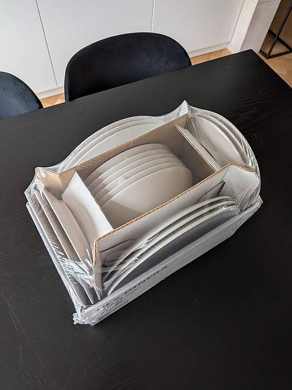 Set di piatti: IKEA Geschirrset DINERA (18x) – Usato da Basel venduto da fbnkllr 1