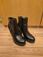 Schicke schwarze Winterstiefeletten mit Absatz, Grösse 39