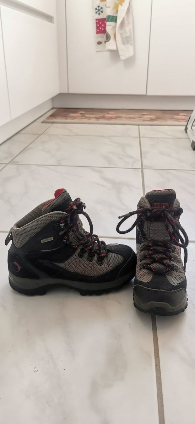 Trevolution Scarpe per ragazzi: Robuste Kinder-Wanderschuhe Gr. 31, von Trevolution – Usato da Adlikon b.Regensdorf venduto da pmathys