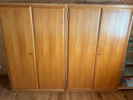 Kleiderschrank Holz hell 4-türig mit Spiegel (aus 1960ern)