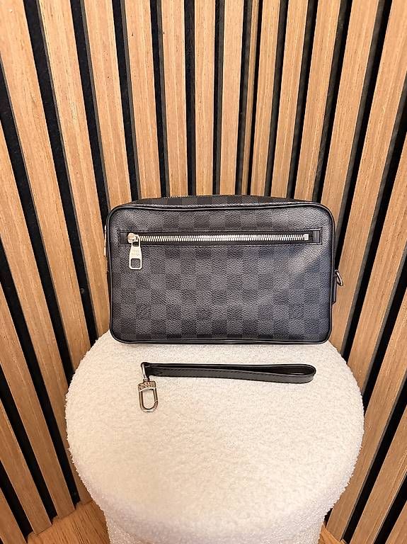 Taschen für Damen: Louis Vuitton Pochette Kasai – Gebraucht aus Bülach von ale_52ph 2