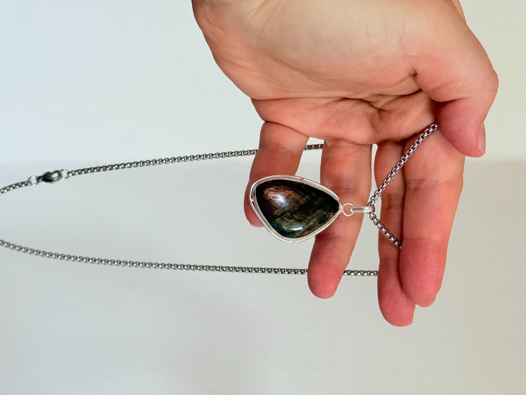 Ketten: Collier avec labradorite - Élégant & Naturel! – Neu und originalverpackt aus Genève von AWWA 7