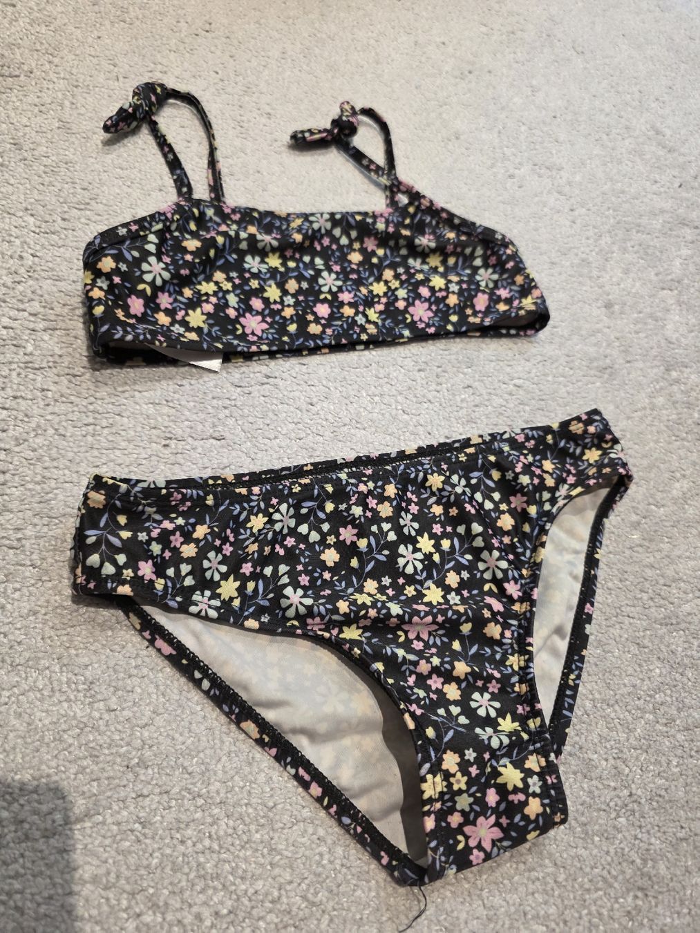 Primark Maillots de bain: Bikini Primark Kinder Blumenmuster, Grösse 110 – D'occasion à Toffen par ver_x68f