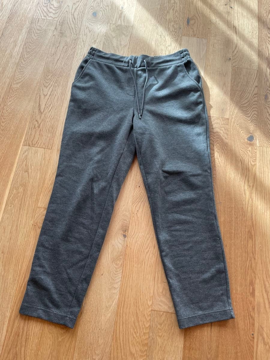 Pantaloni: Graue Joggpant, Grösse 40/42 – Usato da Oberwil BL venduto da another-day-of-sun