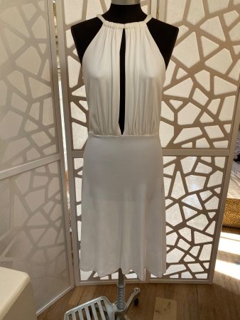 Great white dress with appliqués. S