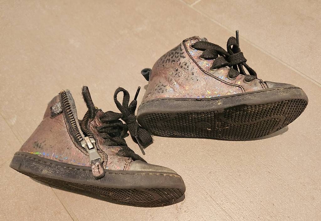 Scarpe per ragazzi: Baby Schuhe Gr 23 – Usato da Zürich venduto da ElizavetaT