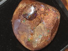 Schöner Boulder Opal