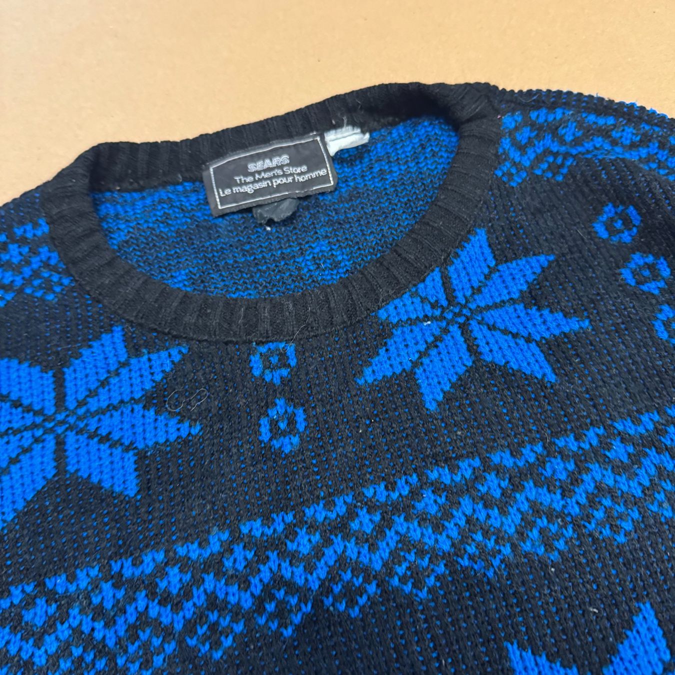 Pullover & Sweatshirts: Vintage black and blue knitted sweatshirt strickpullover – Gebraucht aus St. Gallen von sourced_limited 1