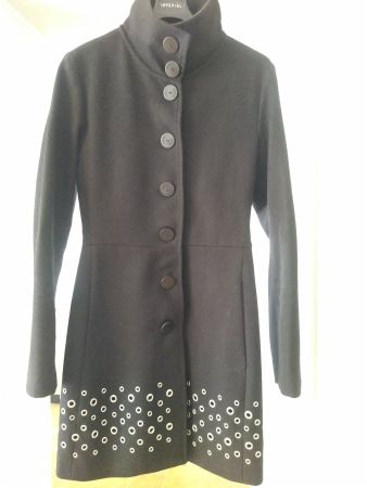 Cappotto DENNY ROSE nero con borchie in metallo
