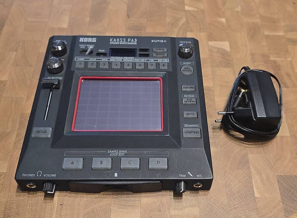 Korg Console di mixaggio: Korg Kaoss Pad KP3+ Effektgerät & Sampler inkl. Netzteil – Usato da Arlesheim venduto da Micumue 1