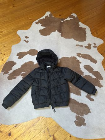 Warme Winterjacke H&M Gr. 134, schwarz, guter Zustand