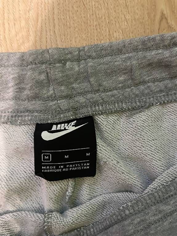 Nike Hosen: Nike Trainerhose Grösse M – Gebraucht aus ZUFIKON von SULMI01 2