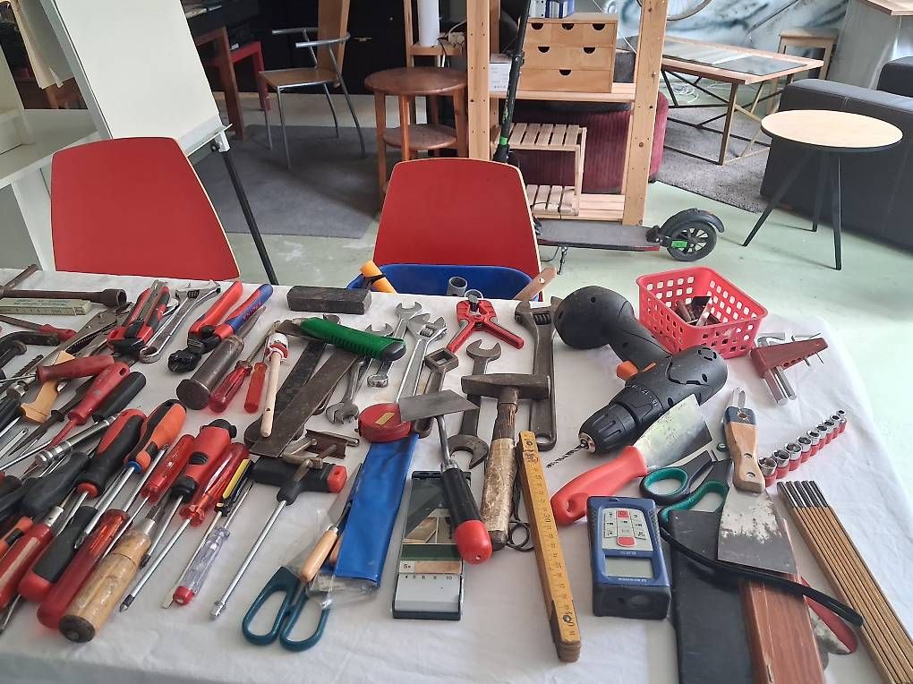 Tous les outils: Lot outils  – D'occasion à Gland par ren_lxf9 2