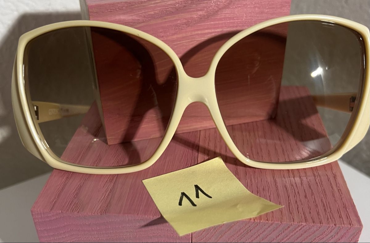 Givenchy Occhiali & Lenti: Lunettes de soleil Givenchy – Usato da St-Pierre-Clages venduto da ste_xk6p 7