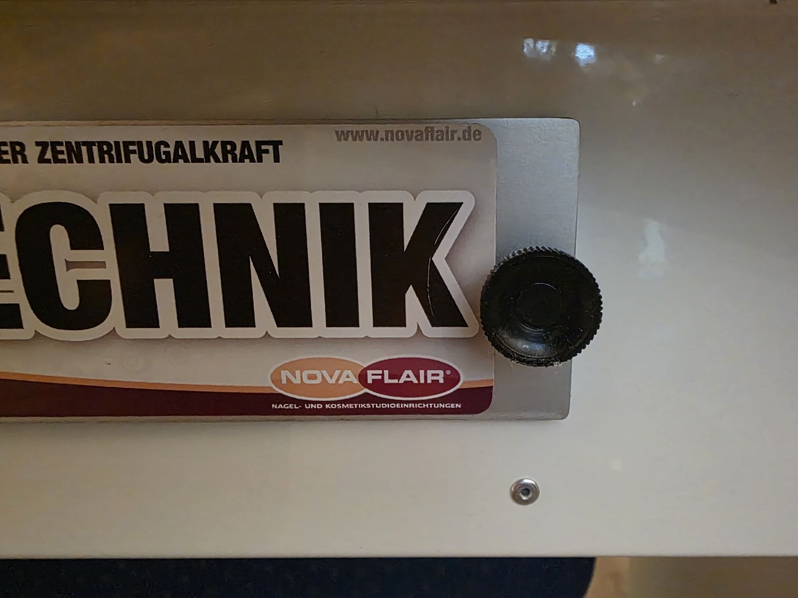 Unghie finte: Nageltisch mit integrierter Absaugung  – Usato da Spiez venduto da tamaue 1