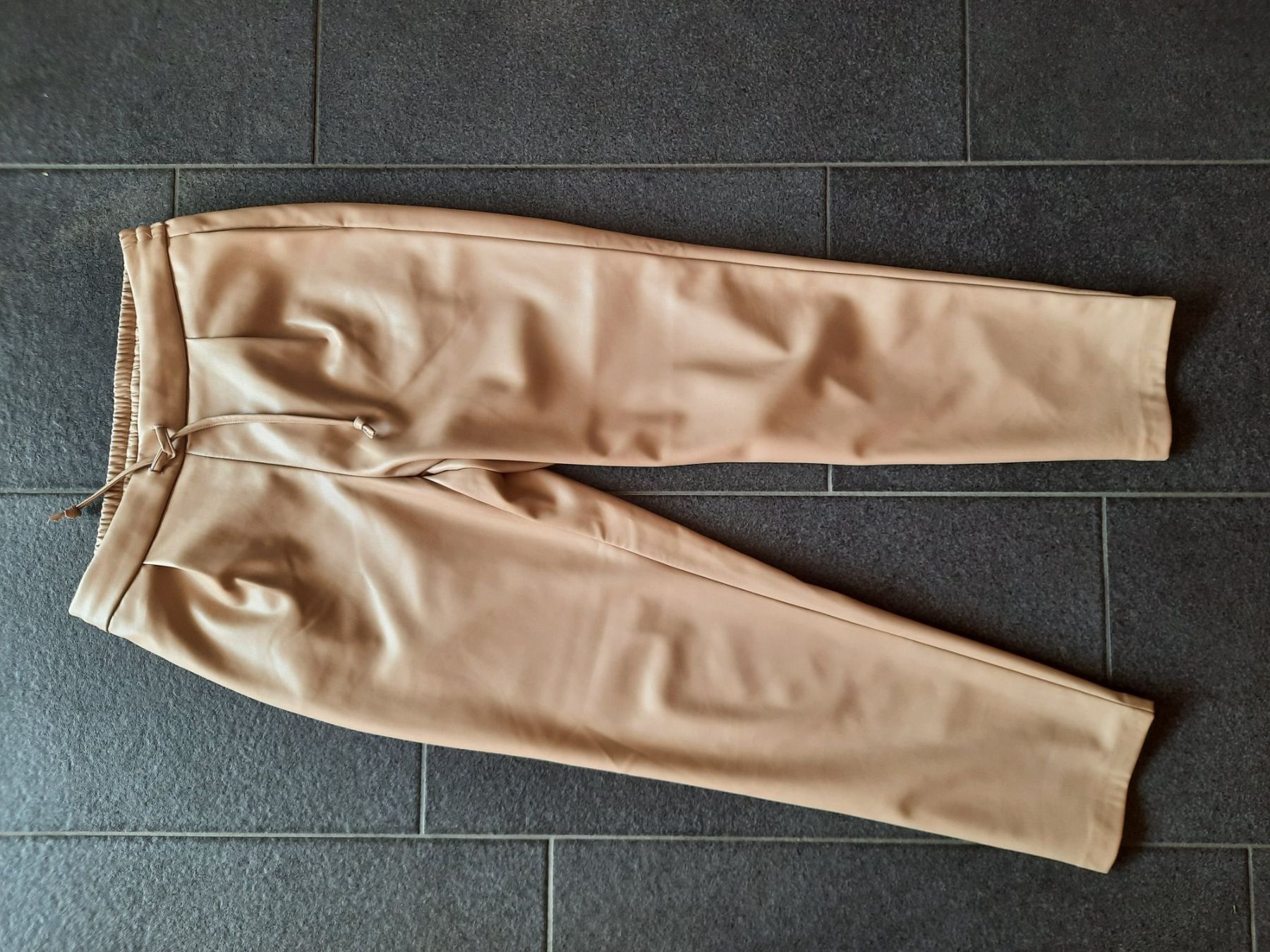Vila Pantaloni: VILA  Damen Kunstlederhose Gr.36 – Nuovo (secondo la descrizione) da Buchs SG venduto da miska01