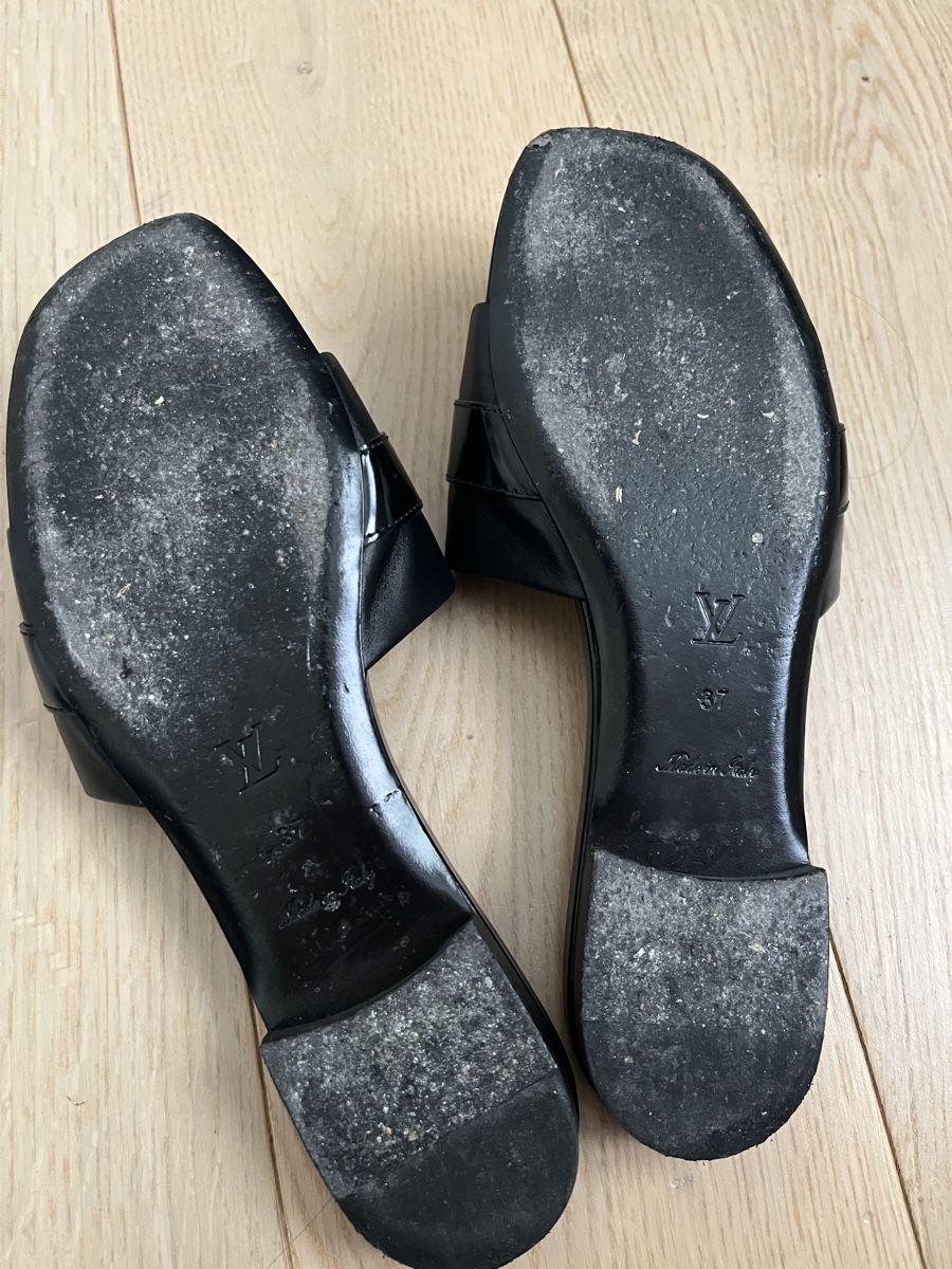 Louis Vuitton Scarpe da donna: Louis Vuitton Pantoletten, Schwarz, Gr. 37 – Usato da Zürich venduto da nina__viva 1