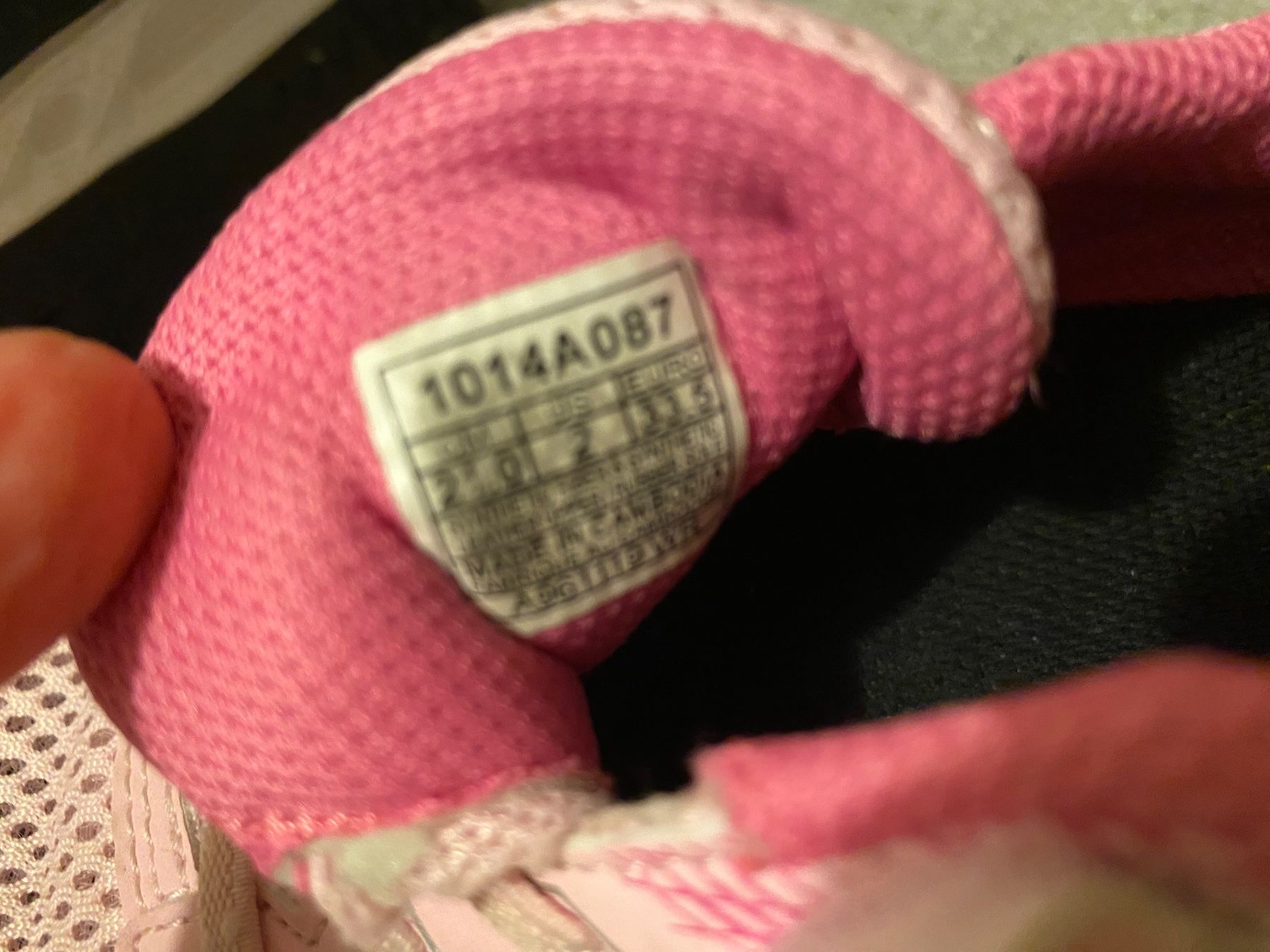 Asics Scarpe per ragazze: Asics Sportschuhe, 33.5 – Usato da Fällanden venduto da Melinazh 1