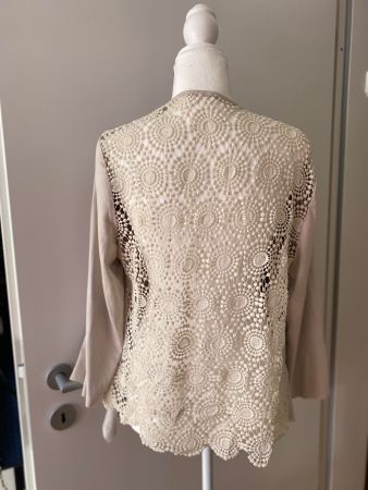 Stylische Jäckli  m.apartem Rückenteil  beige  Gr.38