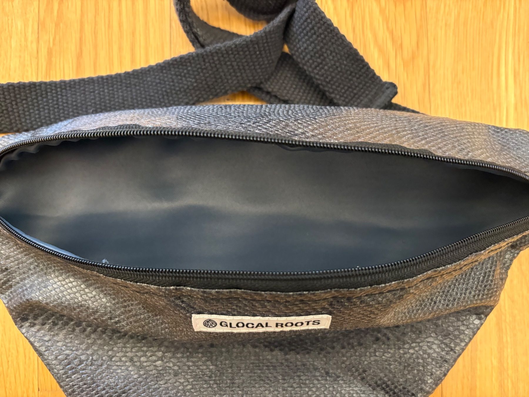 Borse: Glocal Roots - Hip Bag/Bauchtasche Anthrazit/Schlangenprint – Usato da Zürich venduto da cassandra1504 3