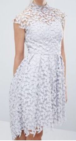 Kleid hellblau mit Spitzenmuster Grösse S