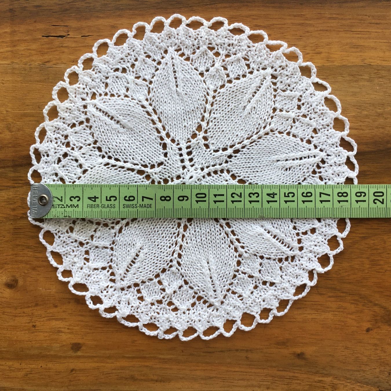 Tutte le decorazioni: SPITZENDECKCHEN RUND GESTRICKT HANDARBEIT – Usato da Subingen venduto da Etageren 3
