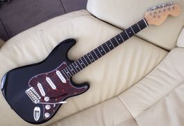 Stratocaster E-Gitarre - wie neu!