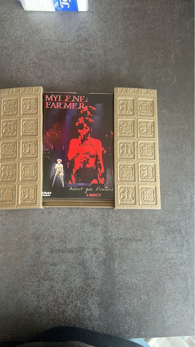 Alle DVDs: DVD Mylène Farmer - Avant que l'ombre – Neu (gemäss Beschreibung) aus Châtel-St-Denis von gpf_6dsd